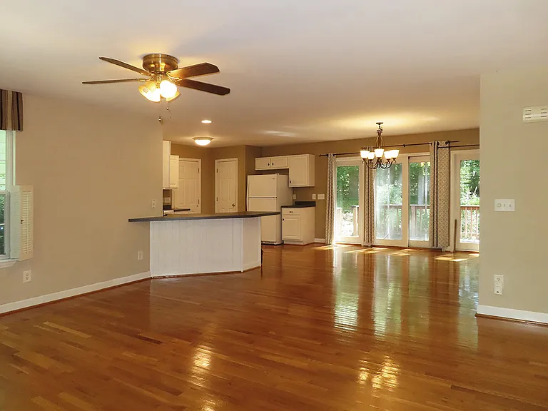 205 S English Hill Ln — Photo 3