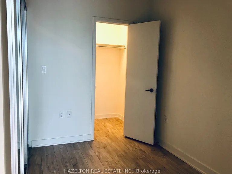 576 Front St W #201-E — Photo 12