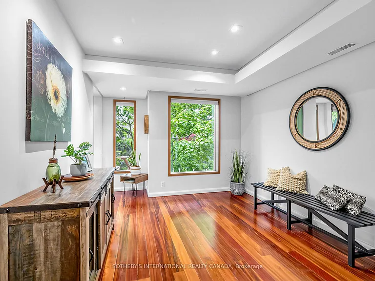 32 Regal Rd — Photo 14