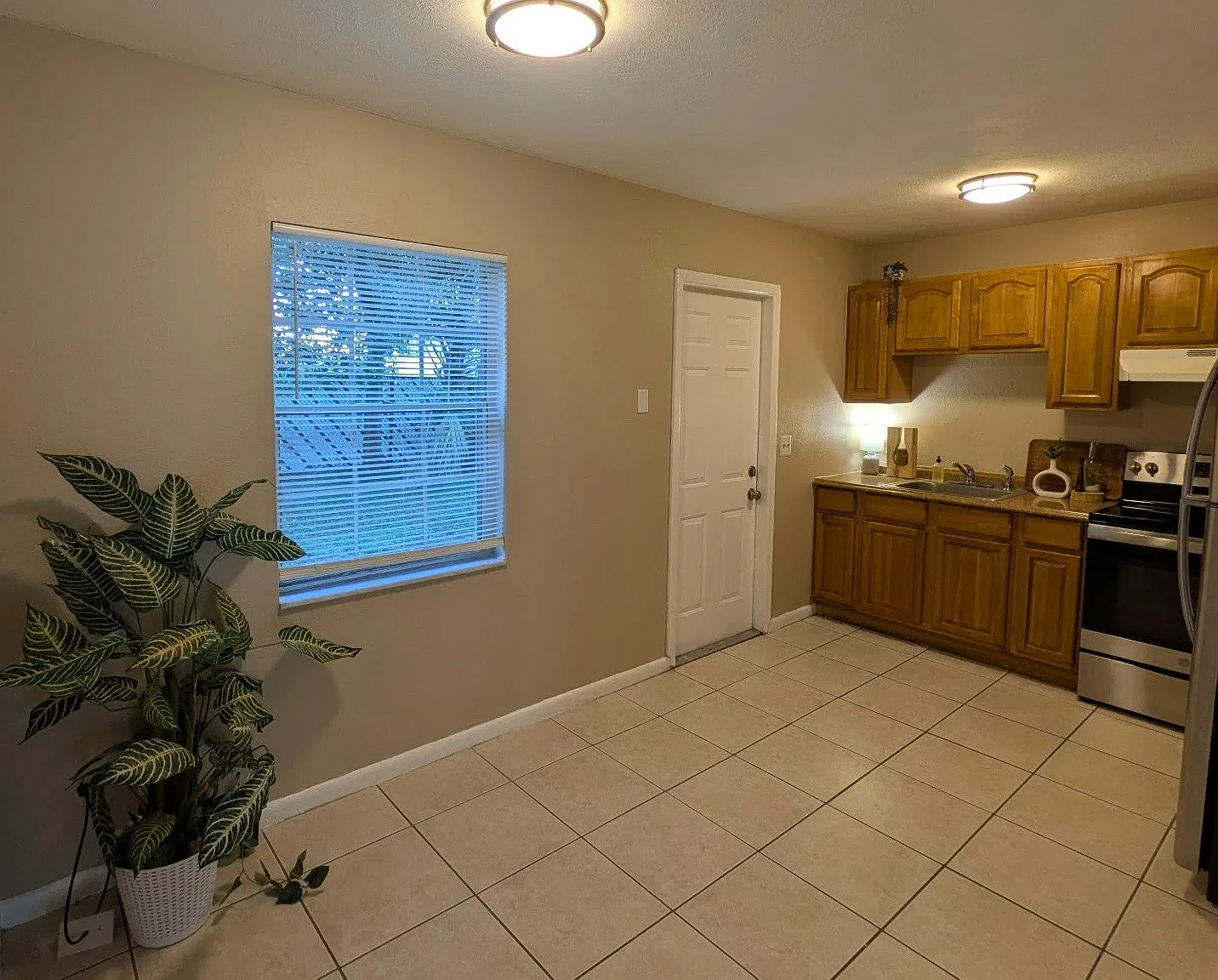 1405 College Park Lane, Unit B — Photo 4