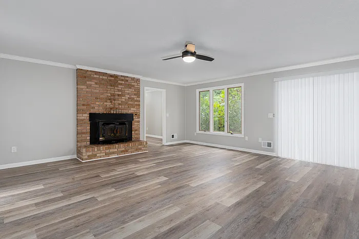400 Derby Ln — Photo 16