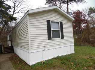 53377 Hilltop Dr, Middlebury, IN 46540