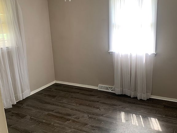 4th image of 223 Bouquet Ave