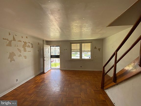 2nd image of 2138 Devereaux Ave