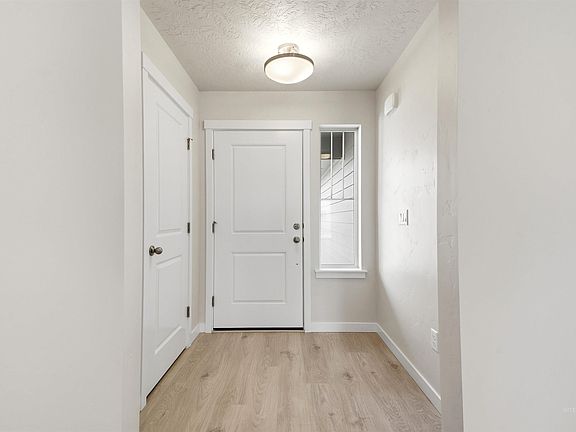 2nd image of 10103 Bellevue Rdg