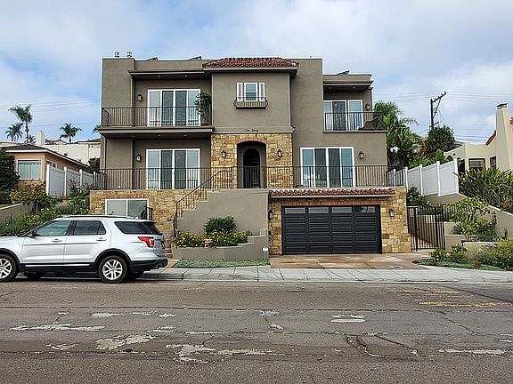 4th image of 1060 Evergreen St
