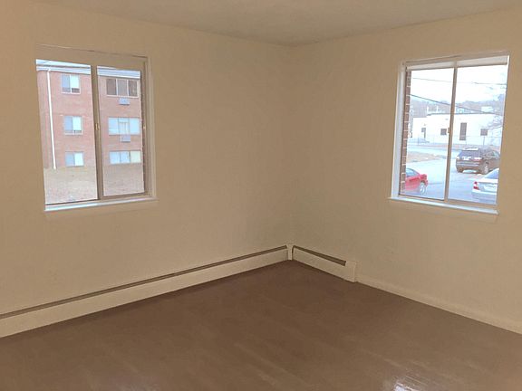 3rd image of 5 Bennett Dr