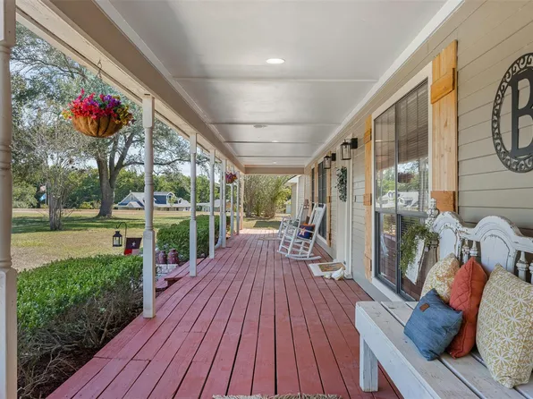 3722 W Hilltop Dr, Chappell Hill, TX 77426