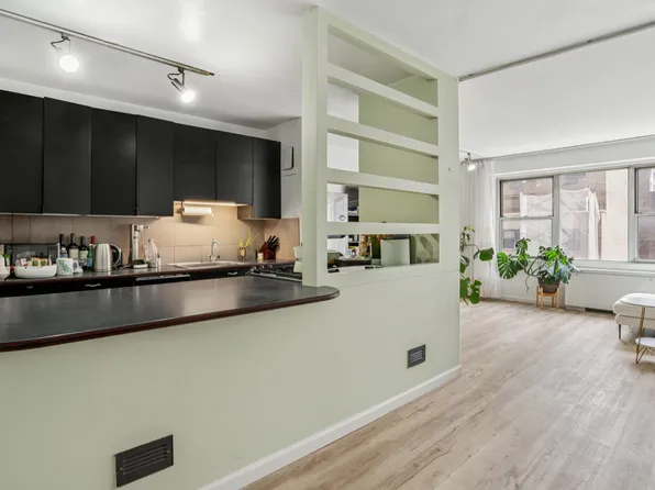 136 East 56th Street image 4 of 9