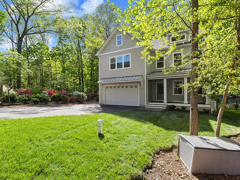 916 Waterview Dr — Photo 23