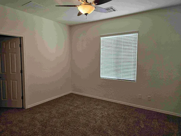 2553 Chateau Clermont St — Photo 32