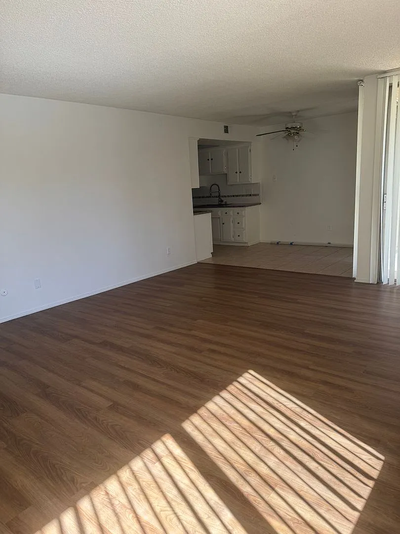 045 - Jackson Apartments — Photo 3