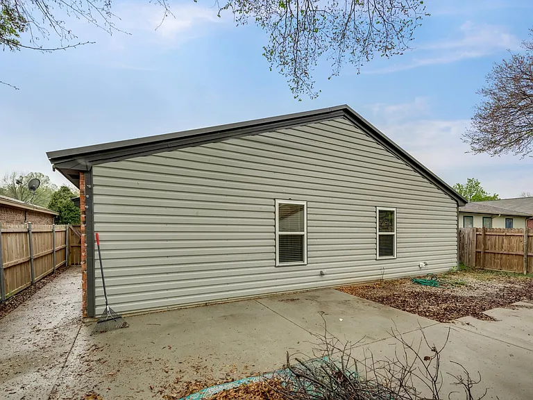 1002 Canary Ln — Photo 17