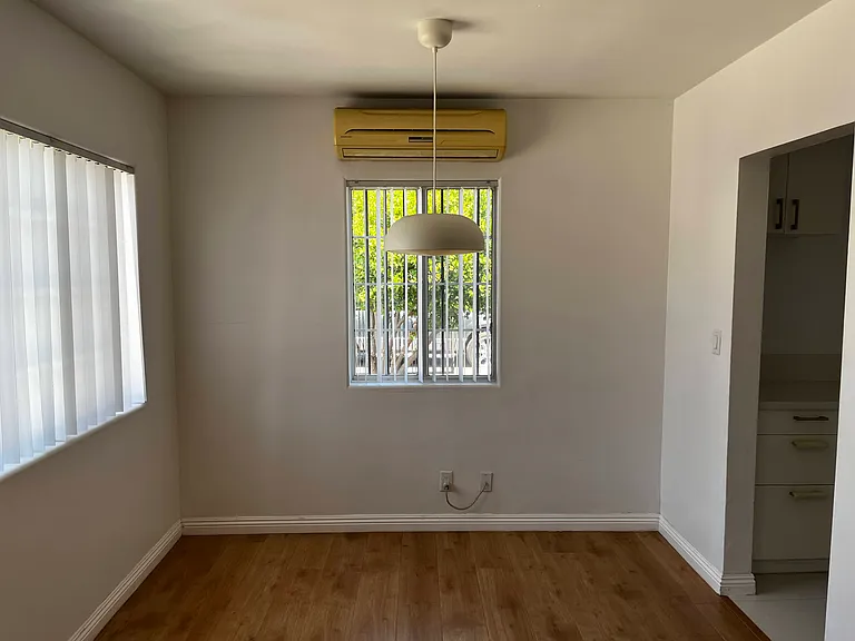 2433 Earle Ave — Photo 3