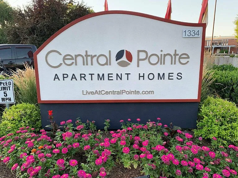 Central Pointe — Photo 15