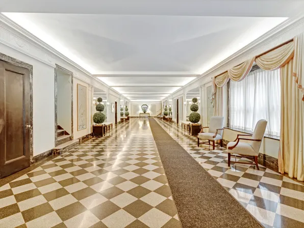 136 East 64th Street image 11 of 13