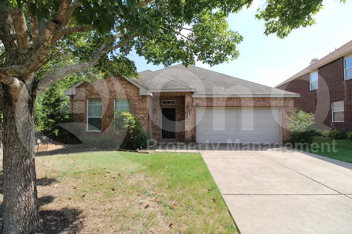 3 bed, 2.0 bath, 2186 sqft, $2,350 — Photo 1