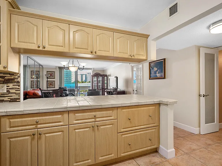 1801 S Ocean Dr #332 — Photo 8