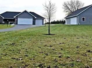 5373 W Lily Creek Rd, Freeport, IL 61032