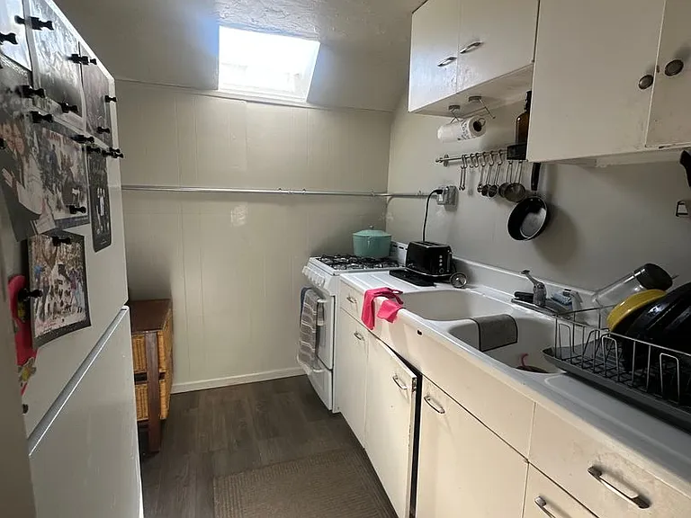 264 N 200 W — Photo 23