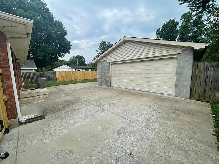 2504 Guelat Ave — Photo 3