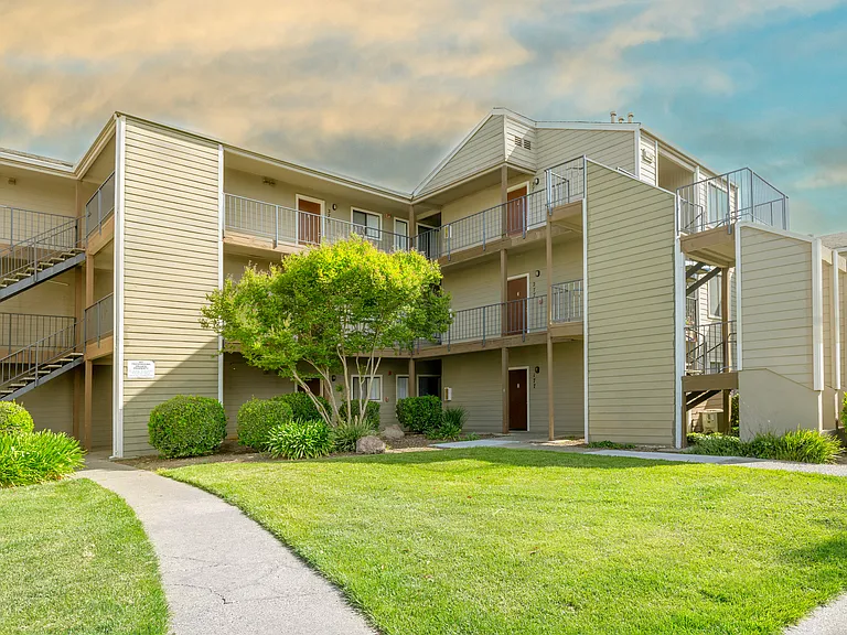 California Place Apartments — Photo 14