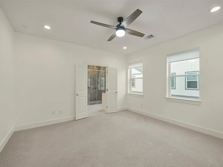760 W Donovan St — Photo 17
