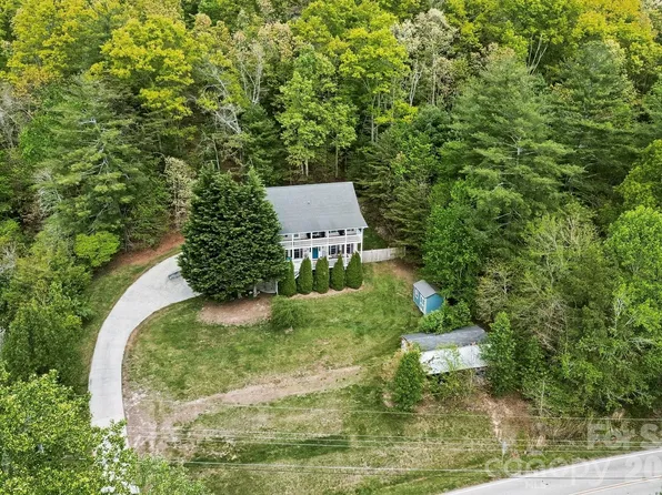 10 Country Rd, Hendersonville, NC 28791