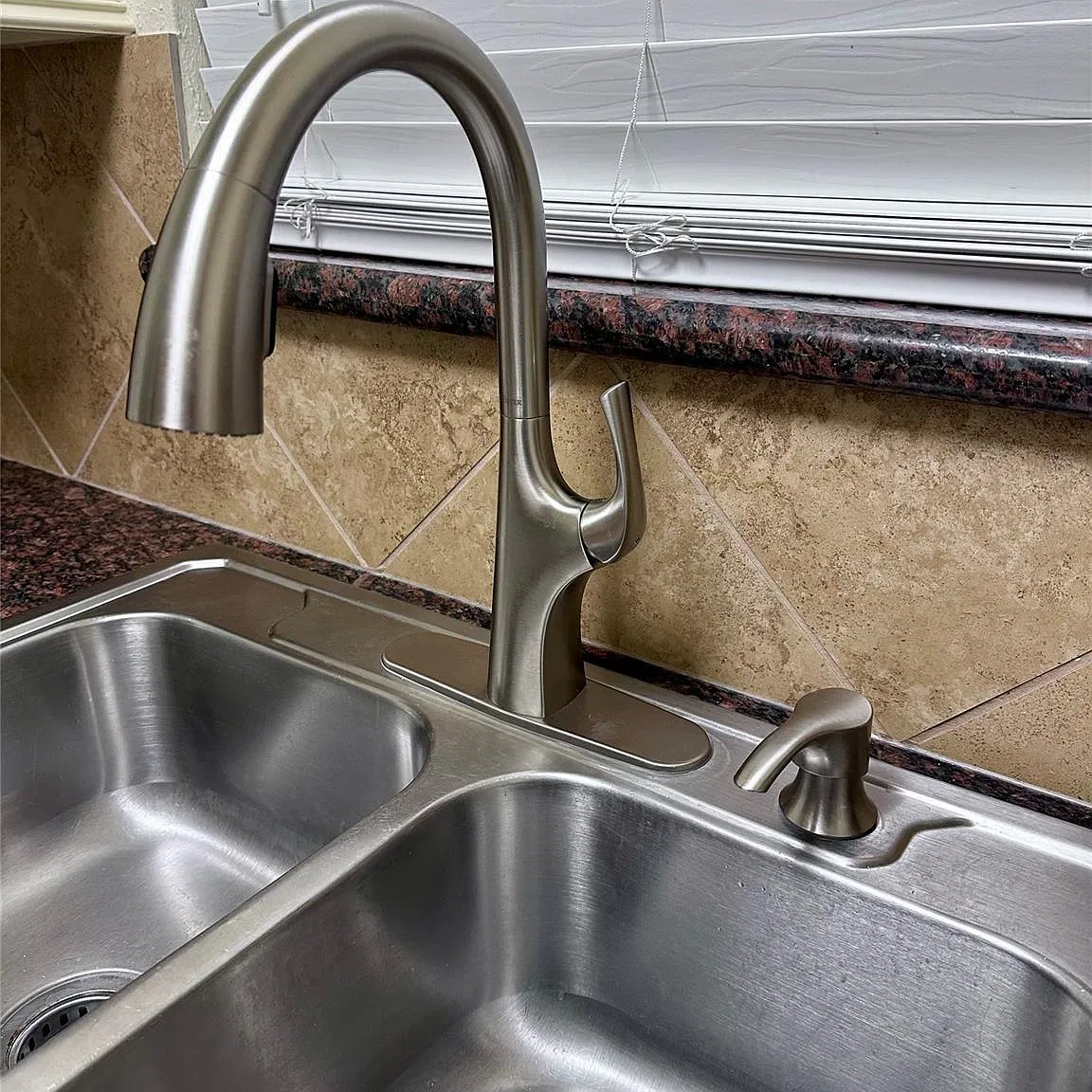 1 bed, 1.0 bath, 569 sqft, $950 — Photo 3