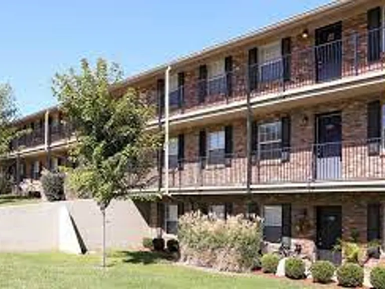 South Creekside Apartments — Photo 10