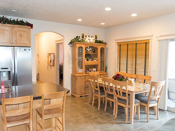 Dining area in kitchen