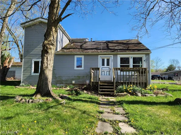 227 Rustic Rook Rd, Chippewa Lake, OH 44215