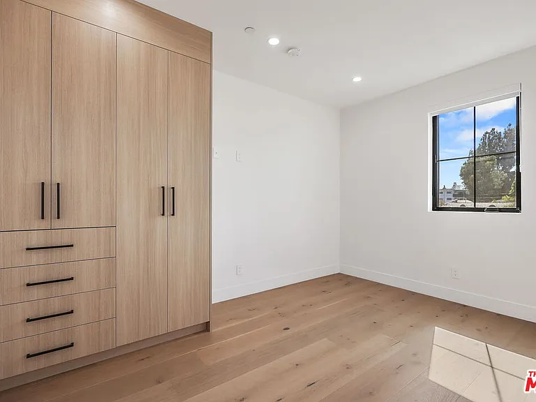 5917 Rhodes Ave — Photo 30