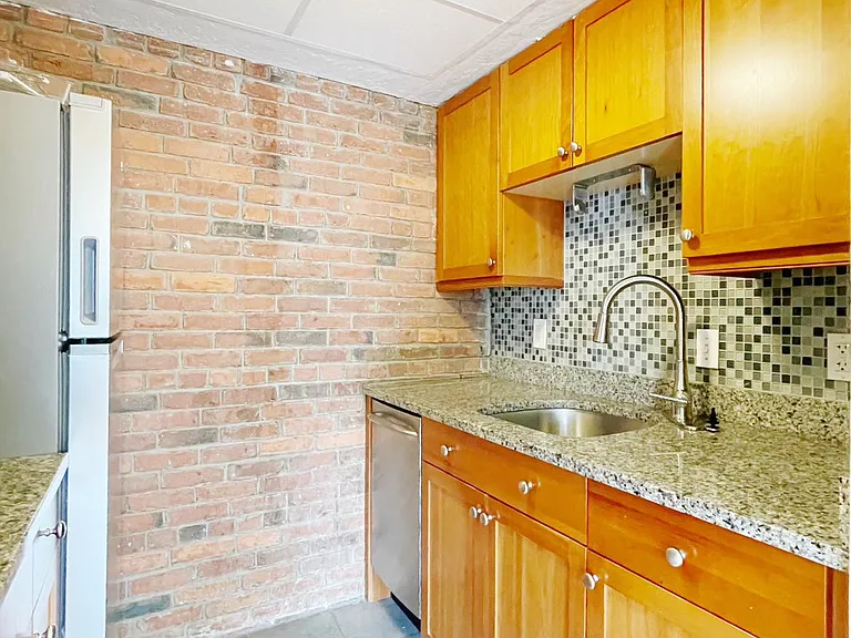 5 Grove St #6 — Photo 4
