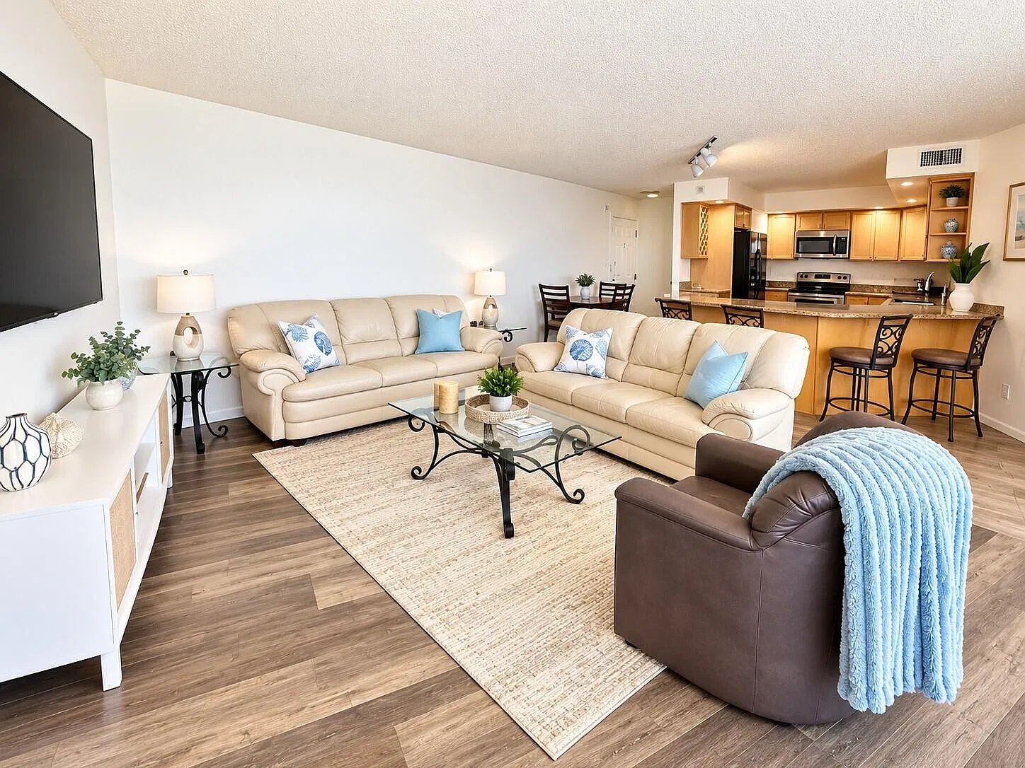 2 bed, 2.0 bath, 1219 sqft, $7,500 — Photo 4
