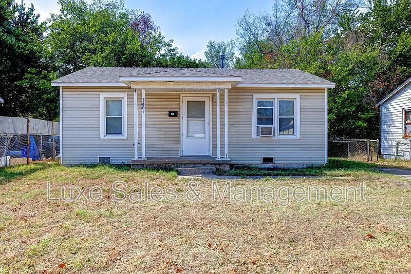 2 bed, 1.0 bath, 720 sqft, $875 — Photo 1