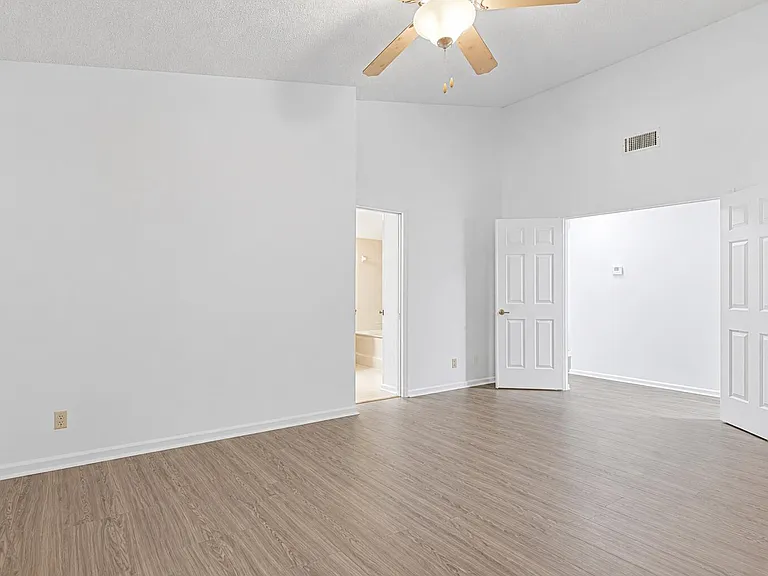 5530 Coach House Cir — Photo 21