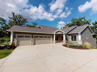 800 Panorama Cir NW, Rochester, MN 55901