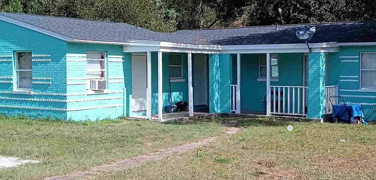 1st image of 202 Holmes Dr #C