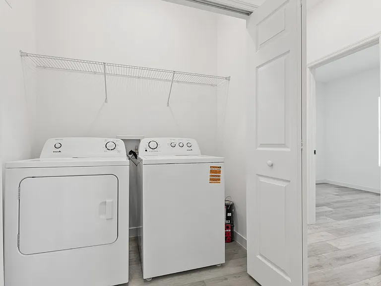 716 Desmoines Dr — Photo 33