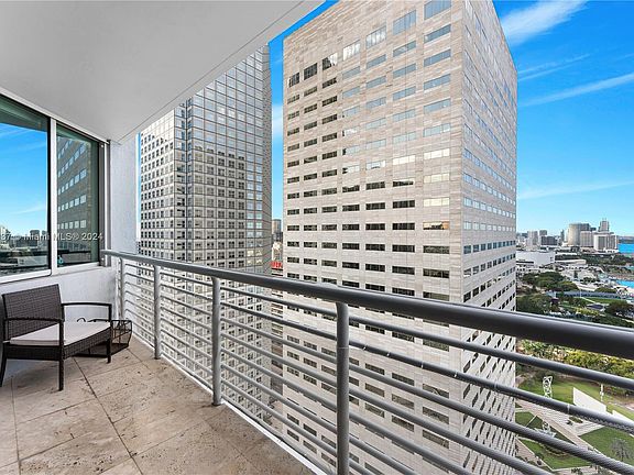 3rd image of 325 Biscayne Blvd #3514