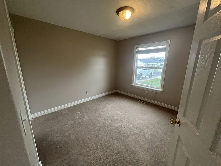 425 W 1420 S — Photo 12