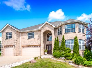 5210 Harry Ct, Crystal Lake, IL 60014