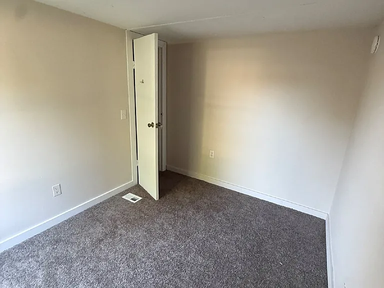 137 Barrington Dr — Photo 13