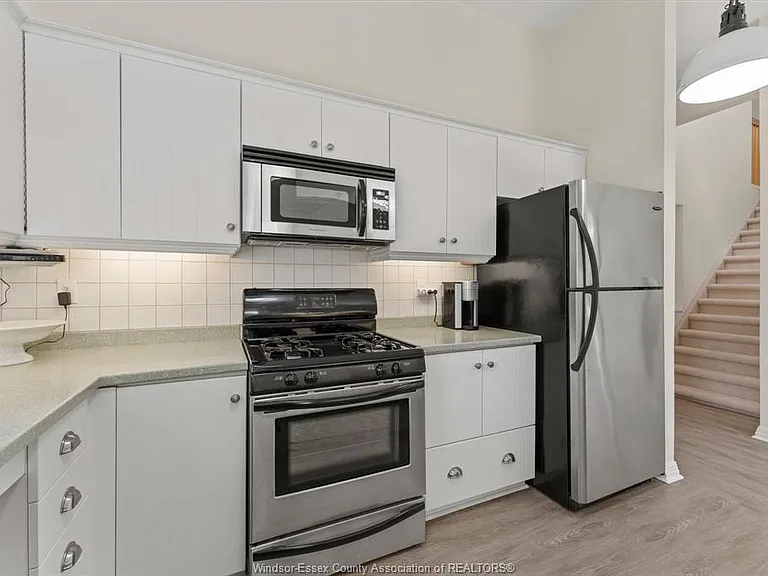 12746 Riverside Dr E — Photo 10