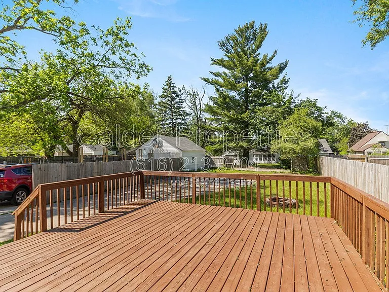 1031 Merrifield St SE — Photo 38