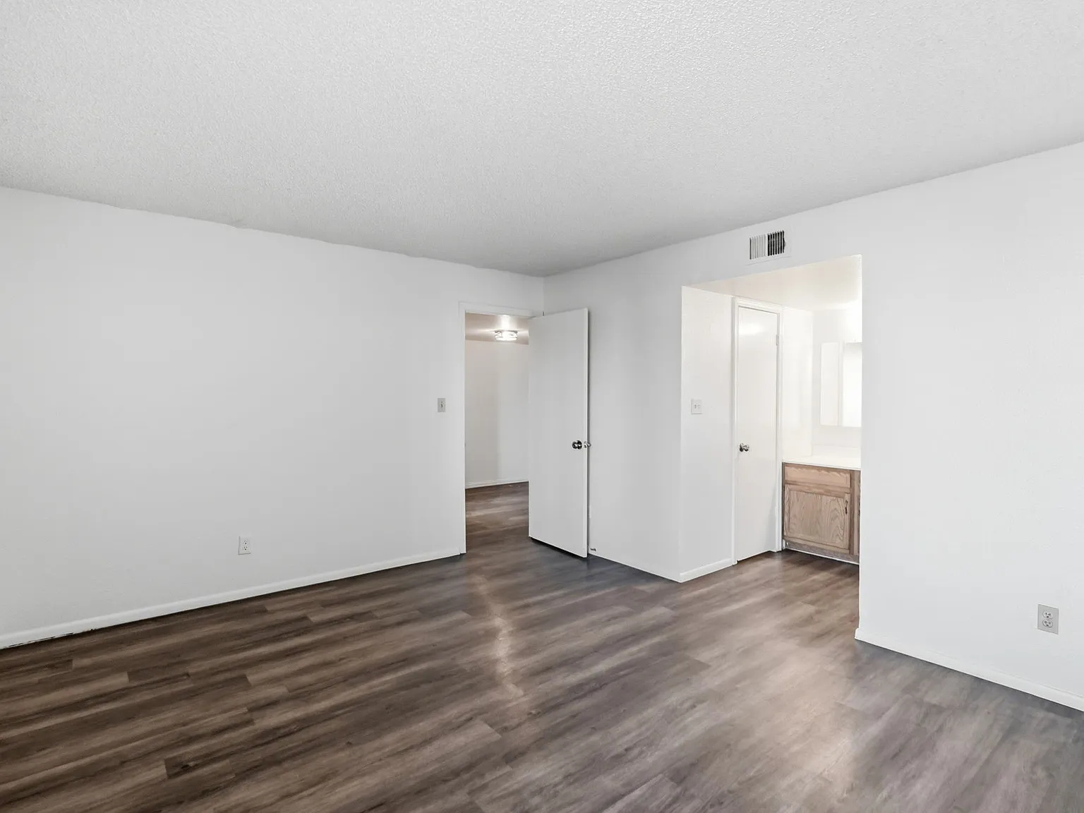 P551 1927 East Hampton Avenue Unit 103 - 1 — Photo 4