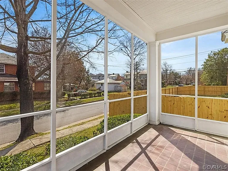 2900 Seminary Ave — Photo 8