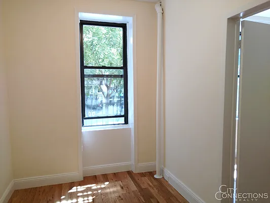 Rented by City Connections Realty | media 27