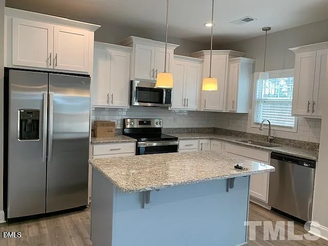 3 bed, 2.5 bath, 1812 sqft, $1,995 — Photo 2